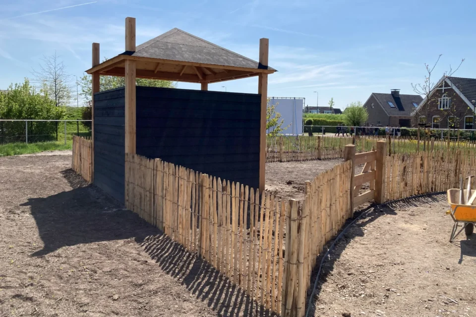 Een traditionele hooiberg als dierenverblijf